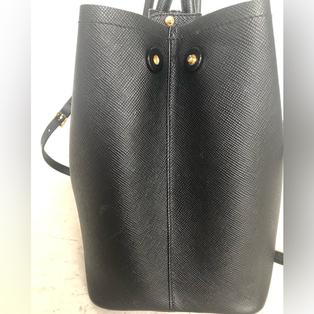 Prada  Large Black Saffiano Leather Bag with Gold Hardware - Picture 4 of 10